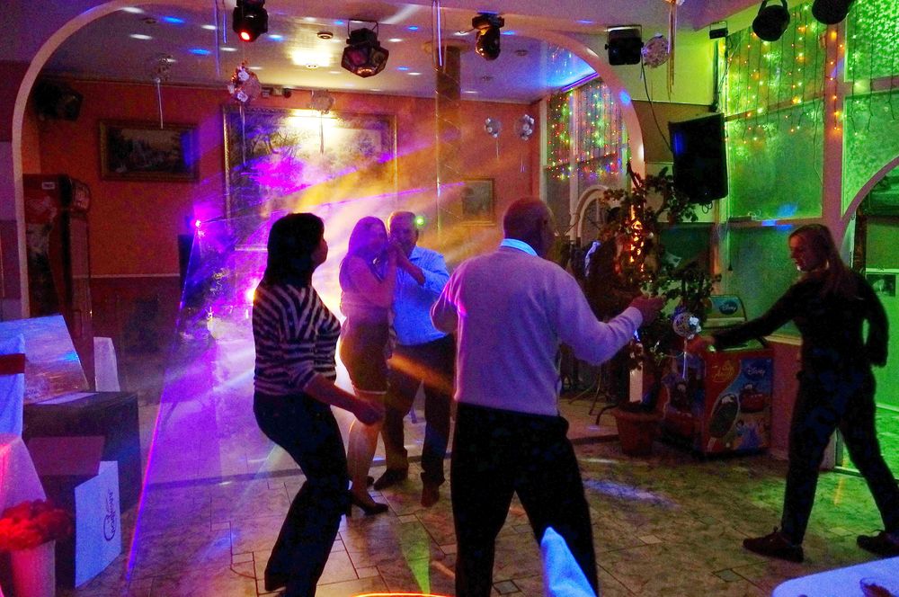 Ищу  ведущих праздников, творческих людей