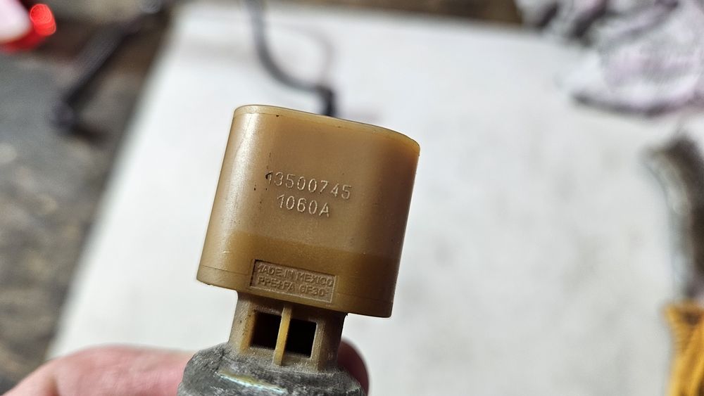 Czujnik ciśnienia paliwa A20NHT 2.0t turbo opel insignia a