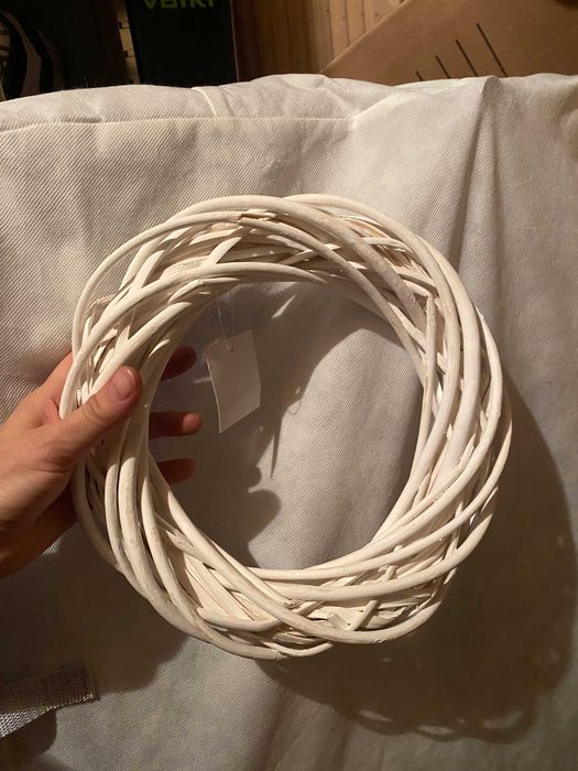 Biały wiklinowy wianek x8 szt