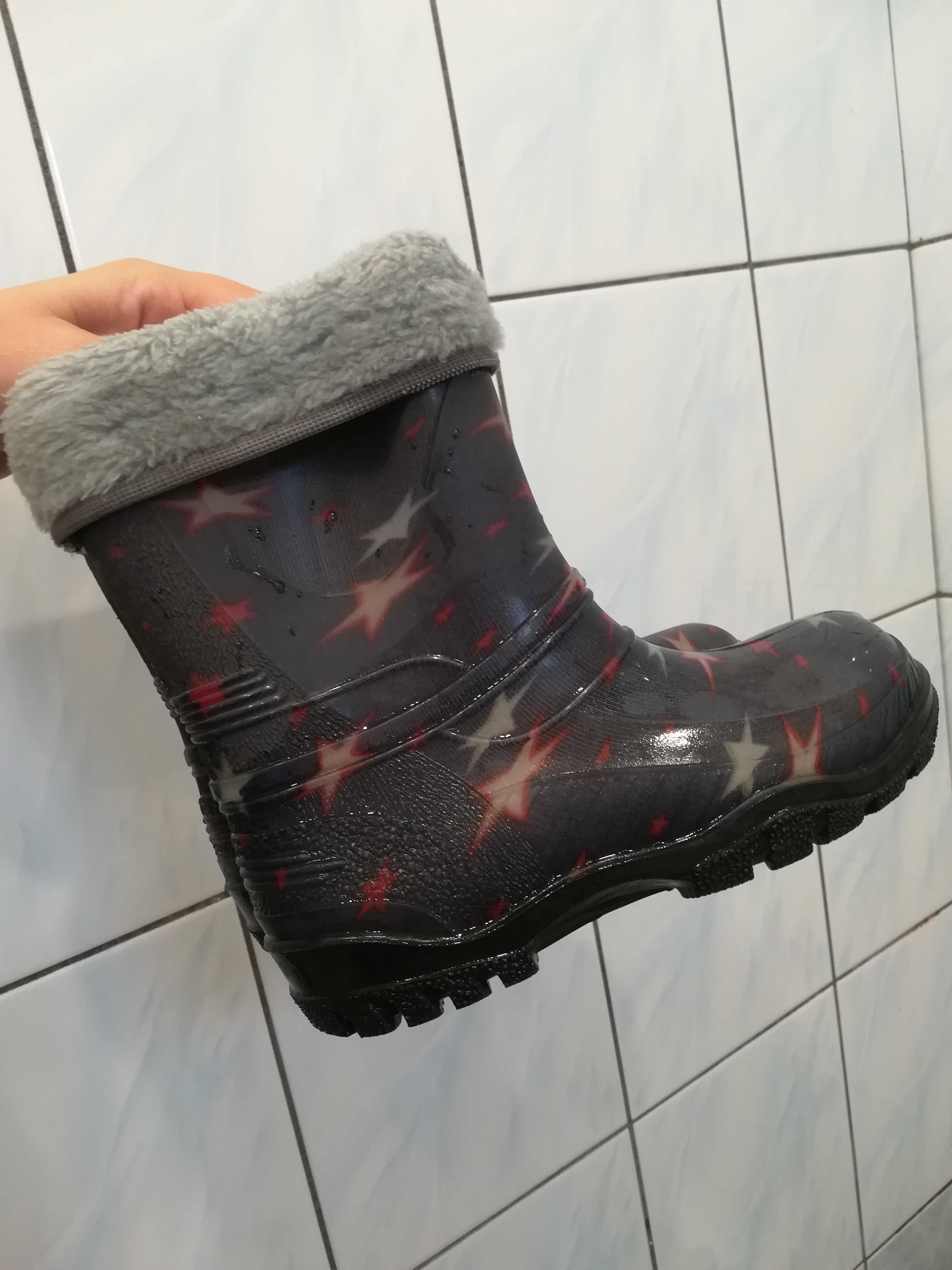 Продам резиновые детские сапожки
