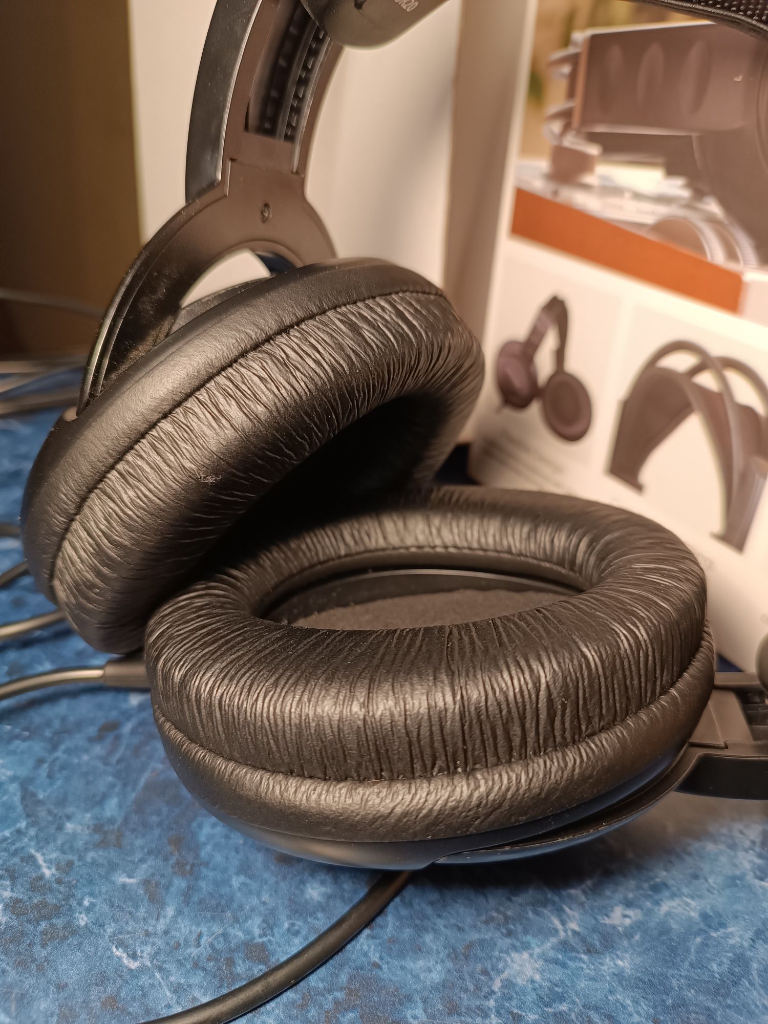 KOSS UR20 Full-Size Headphones