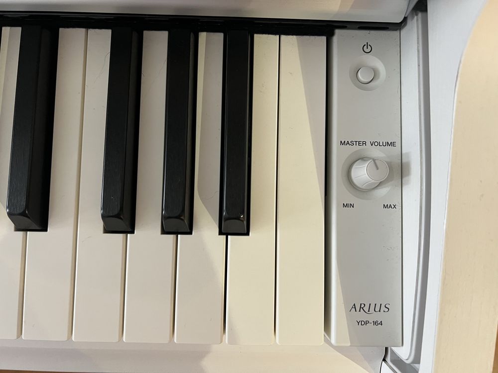 Piano YAMAHA YDP-164