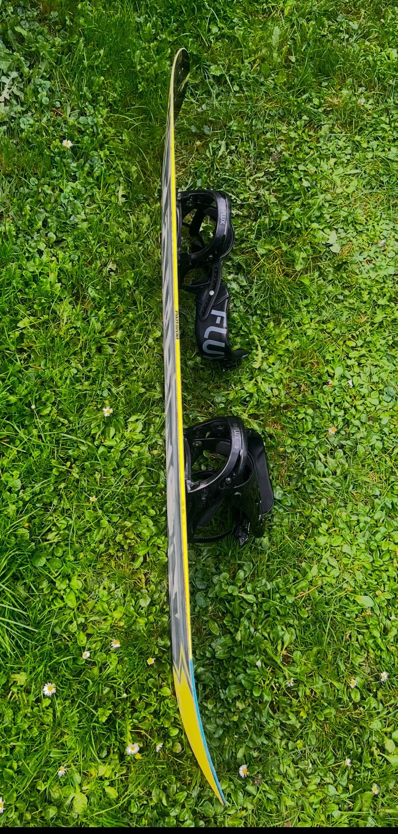 Deska snowboardowa 161W + wiązania Flux – świetny zestaw!