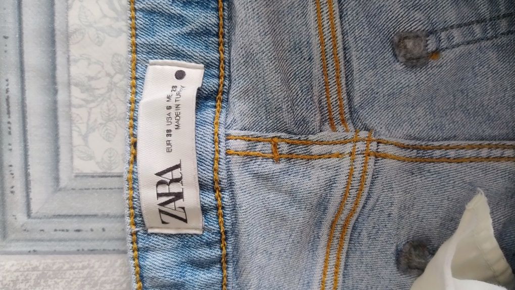 Spodnie jeans rurki przecierane rozmiar M . Zara
