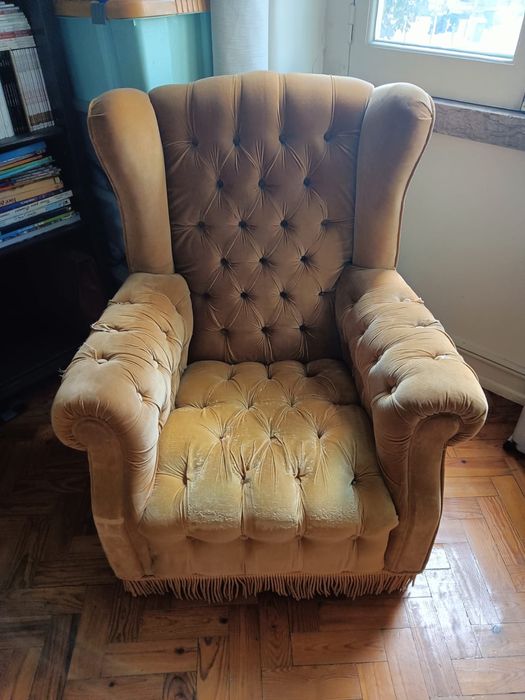Poltrona veludo amarelo torrado