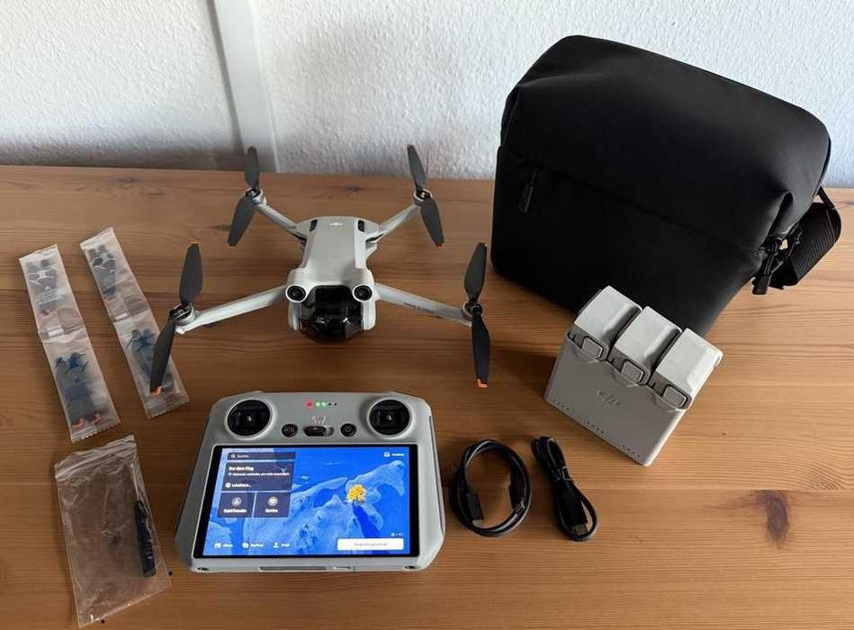 DJI Mini 3 Pro Fly More Combo, dron 4K z 3 bateriami i pilotem DJI RC