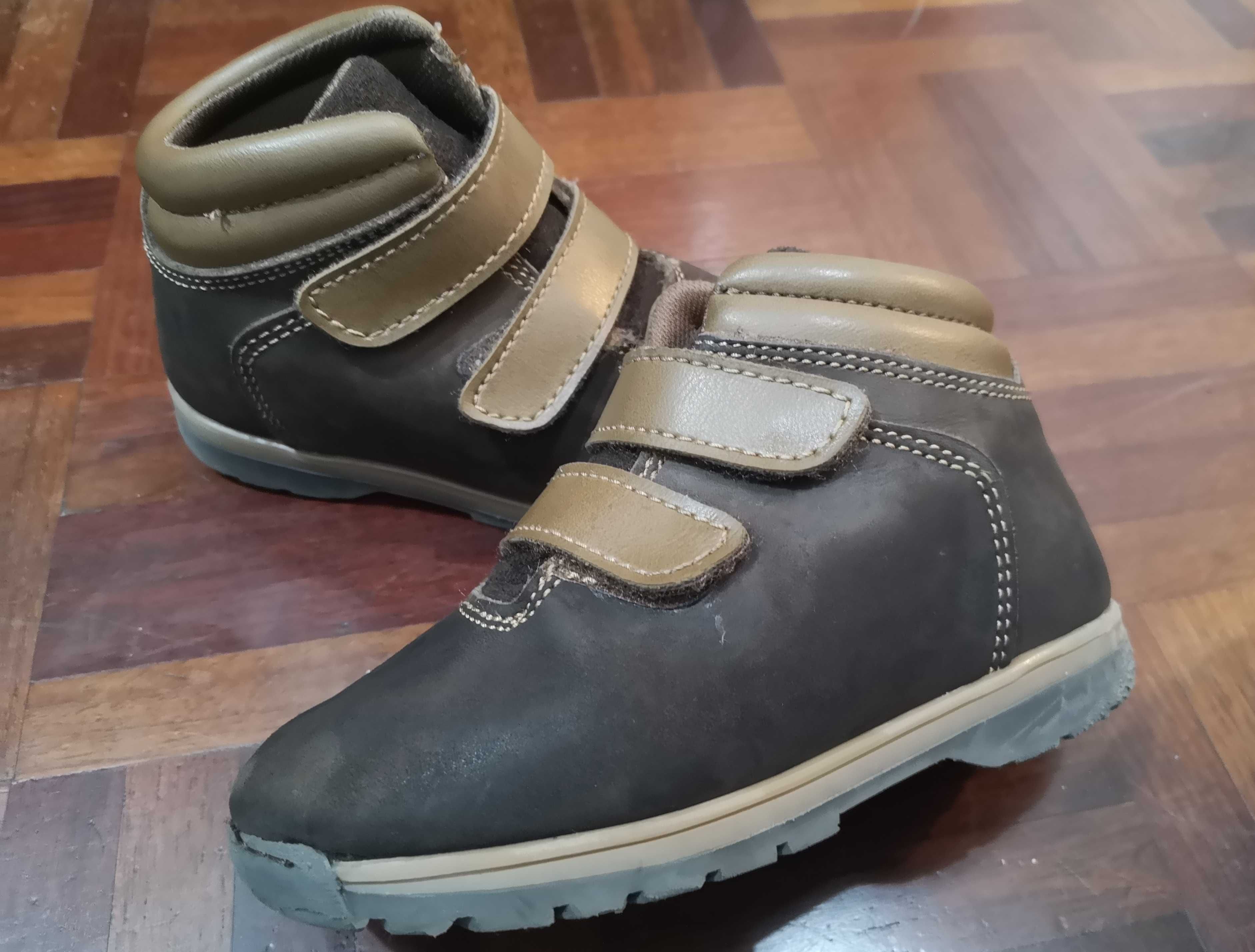 Botas muito confortáveis e impermeáveis para menino em nobuck