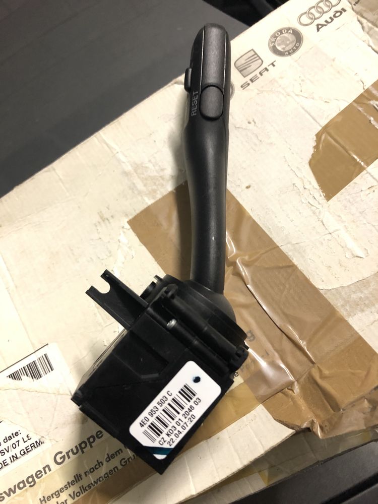 Comutador na coluna de direção ( peça original) Audi A4 Avant 2005