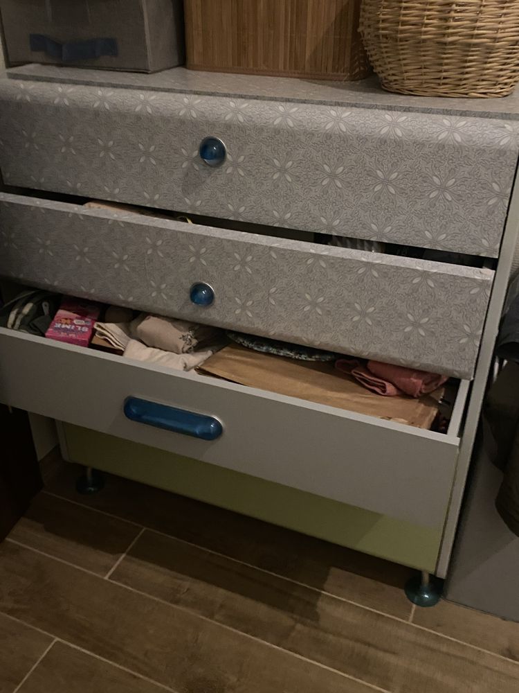 Solidna pojemna komoda