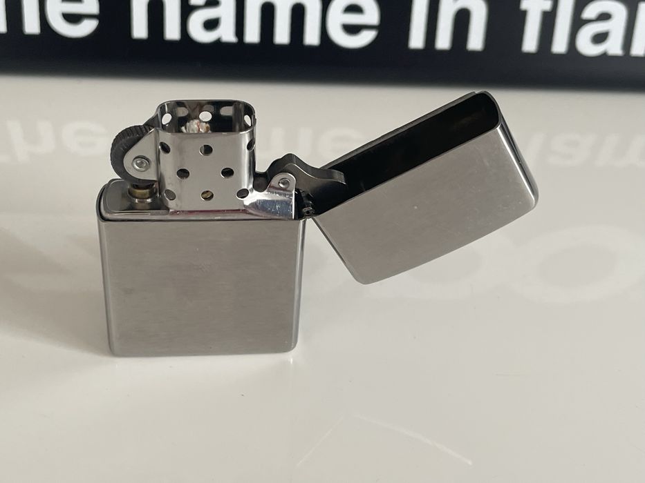 Zapalniczka Zippo Timberwolves, wilki leśne, Brushed Chrome