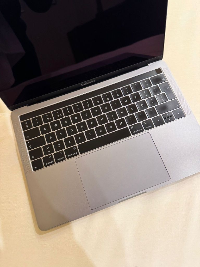 MacBook Pro de 2019, 128G com Touch Bar