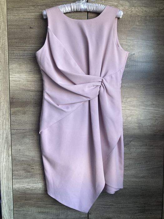 Wyszczuplająca sukienka z marszczeniem