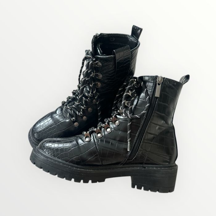 Стильні жіночі черевики під крокодилячу шкіру PLT