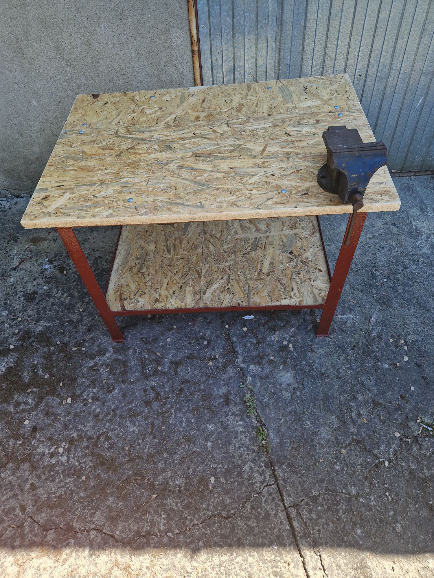 Stół garażowy z imadłem