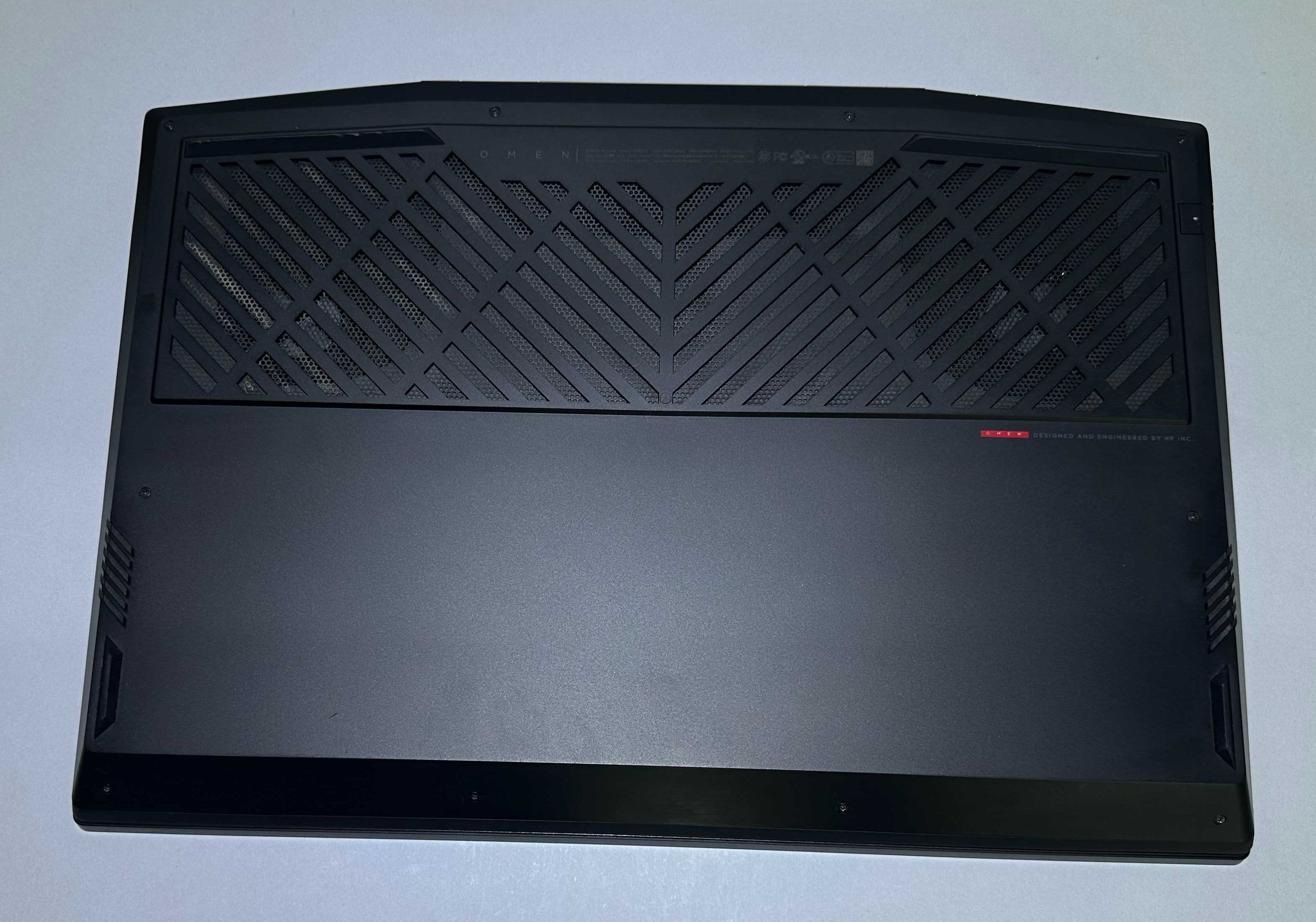 Hp Omen 17-cb0002ca i7-9750H/32gb ram/1TB ssd/FHD/6Gb NVIDIA GTX 1660