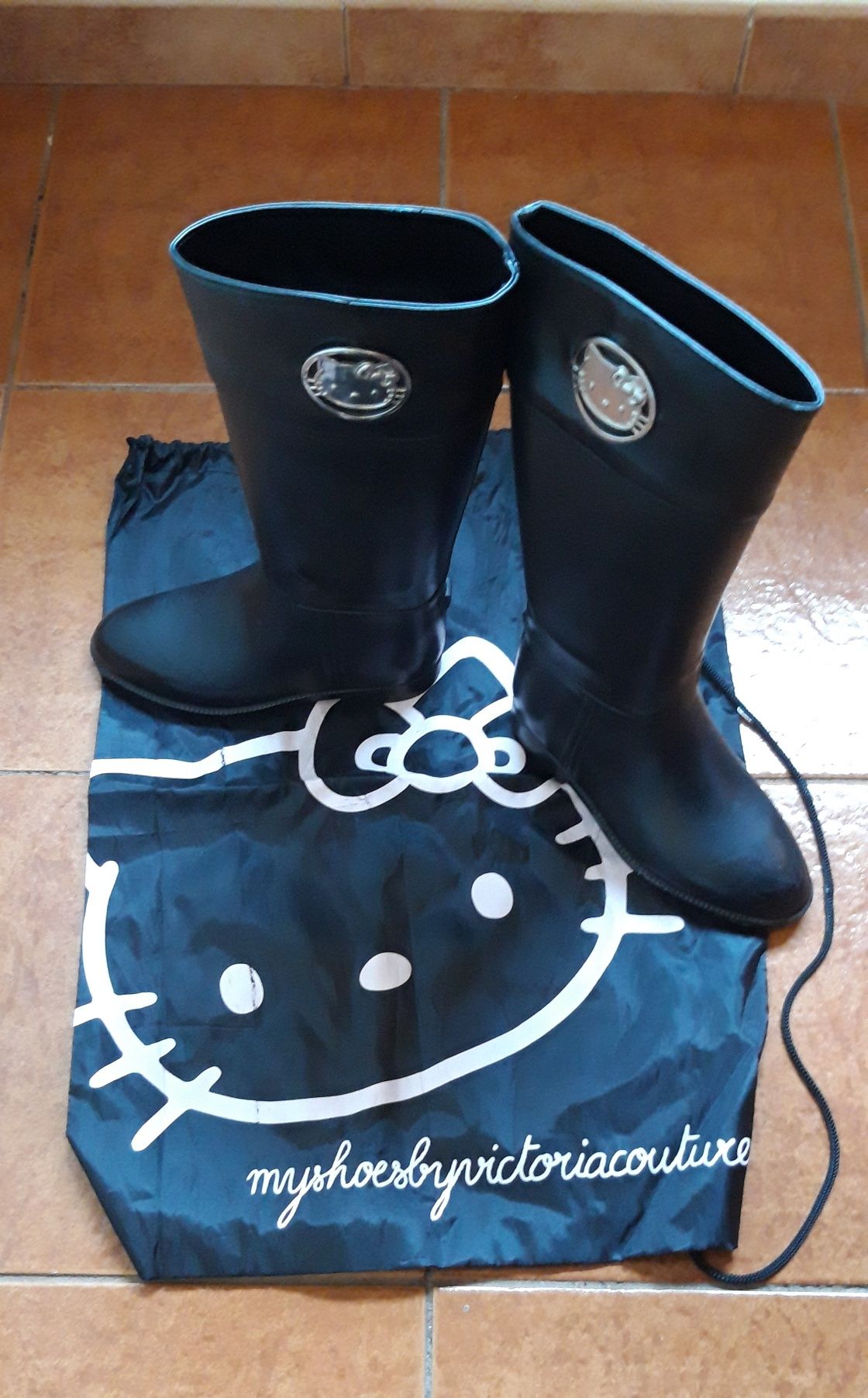 Botas/galocha Hello kitty by Victoria Couture gama luxo da marca