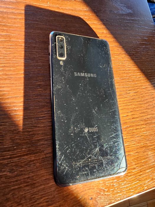 Samsung A7 galaxy  pęknięty wyswietlacz lub na czesci