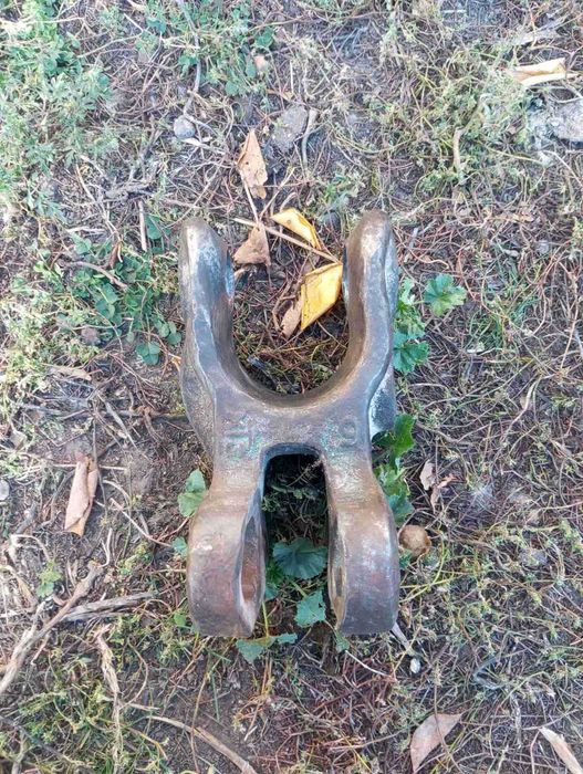 Продам скобу вилку на поперечину мтз ЮМЗ т-40