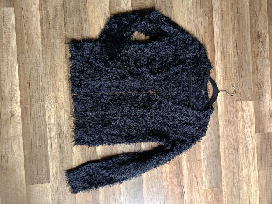 Czarny sweter, futerko marki Esmara 38
