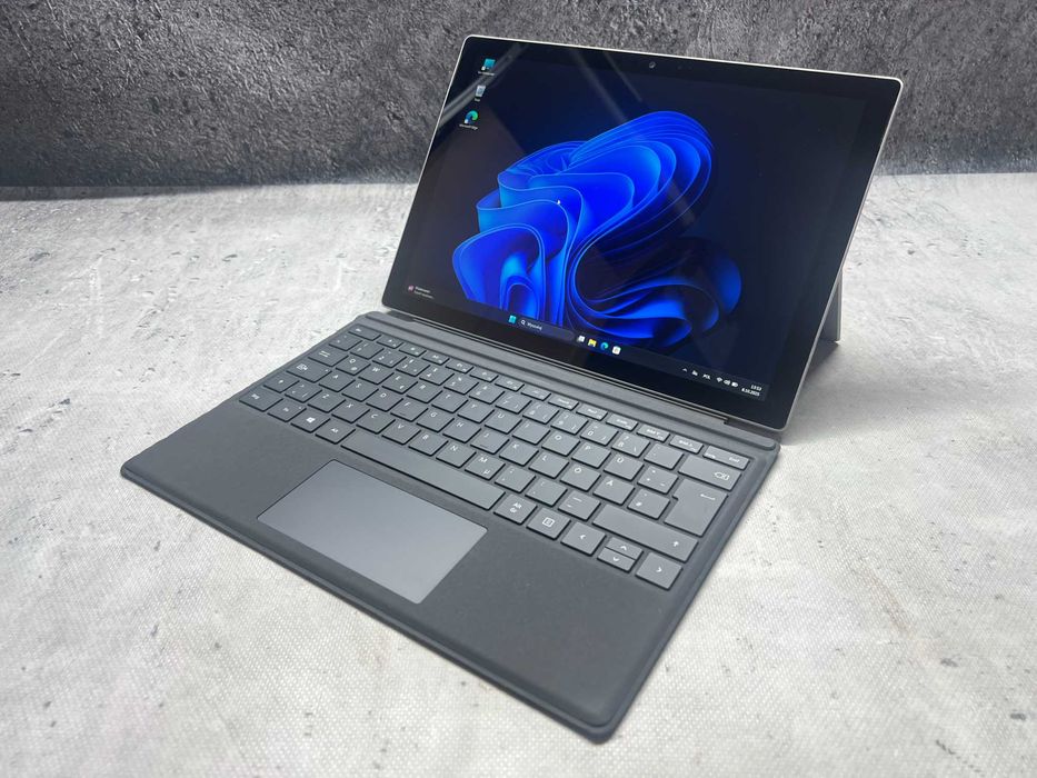 Microsoft Surface Pro / i7 7660u 4.0GHz / 8GB DDR4/ 256SSD/ 12.3 2.8K