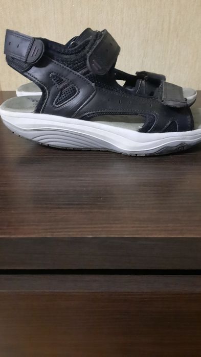 Обувь спортивная,женская.