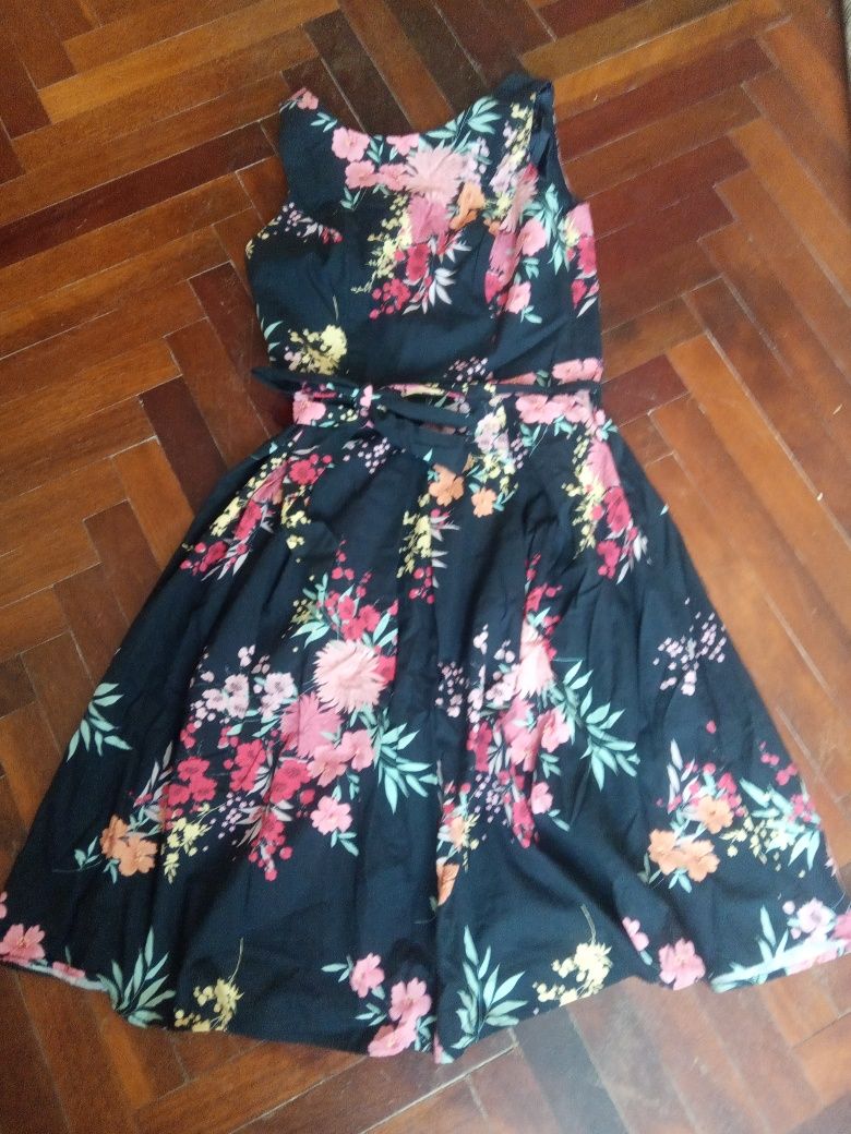 Красива квіткова сукня розмір S-M