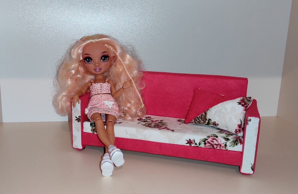 Диван для ляльки. Меблі для ляльок. Диван для куклы. Кукольная мебель