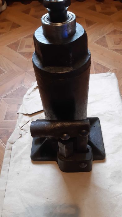 Домкрат вертикальний 10т.