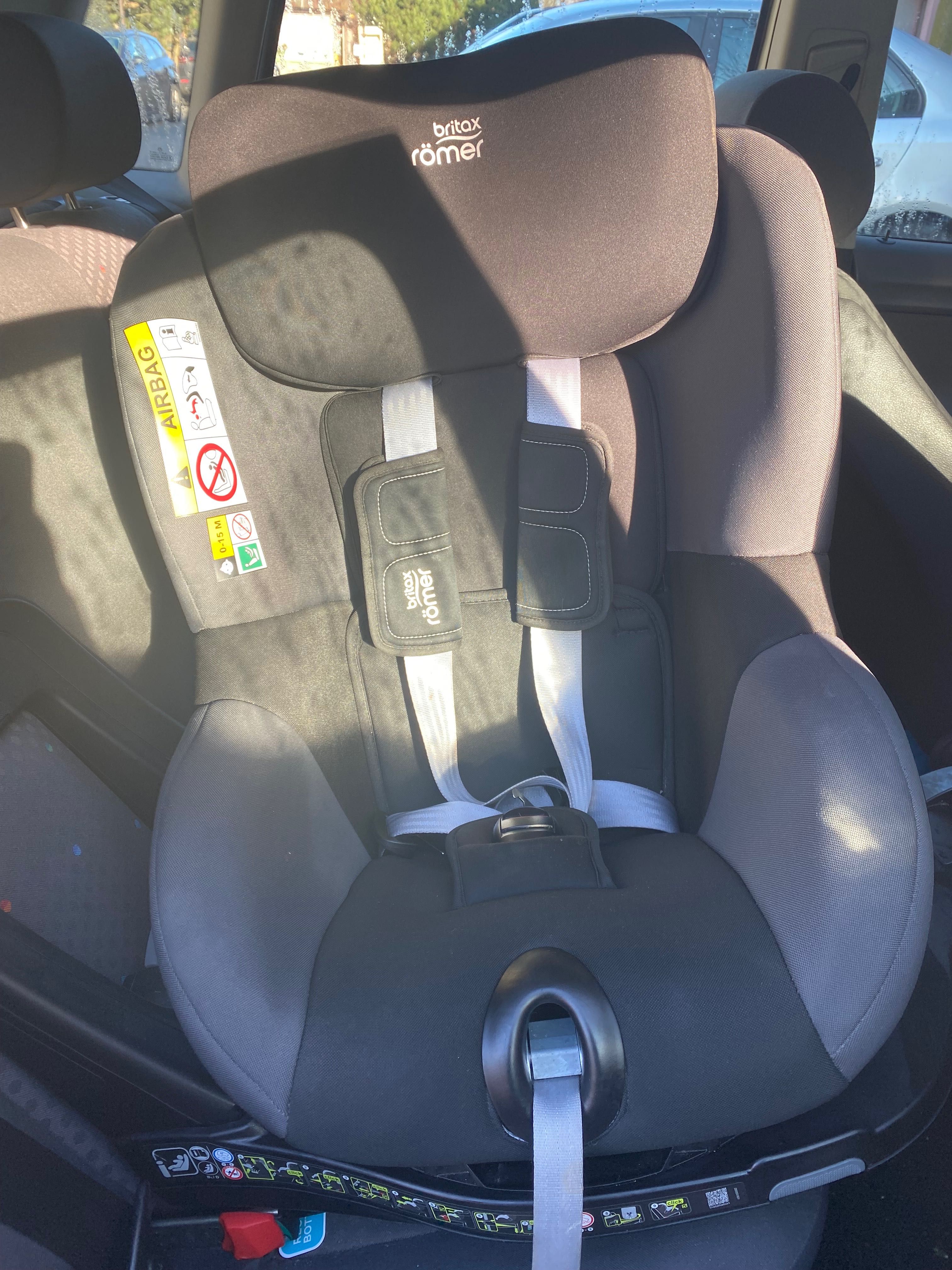 Romer Britax DUALFIX M i-SIZE SICT inside