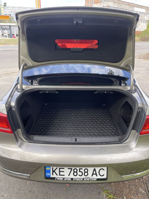 Продам свой Volkswagen Passat B7 (пассат) Highline 1.8 TSI DSG 2012рік