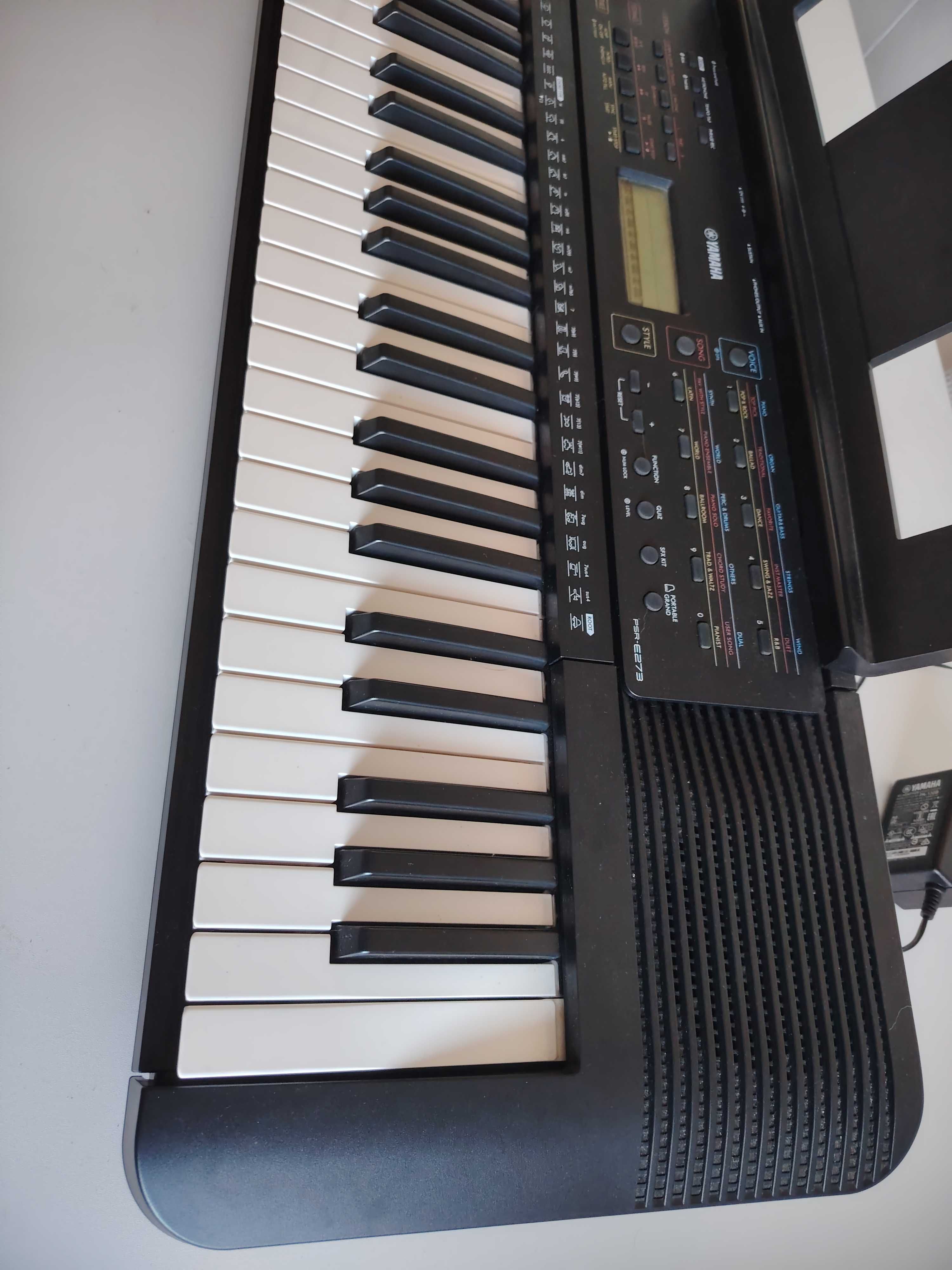 Teclado Yamaha PSR-E273