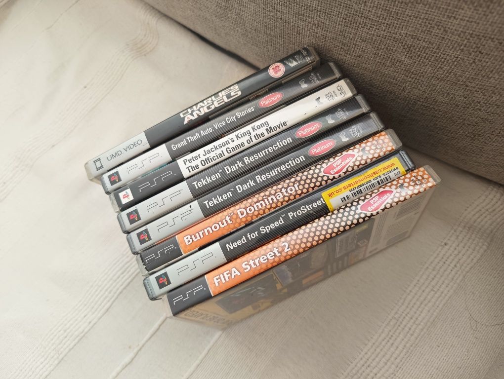 Oryginalne pudełka od gier PSP