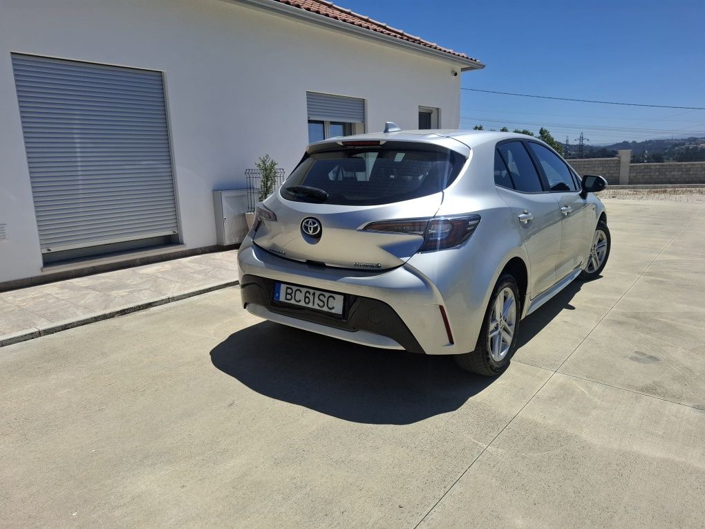 Vendo Toyota Corolla híbrido 1.8
Em bom estado do ano 2021 com 62000km