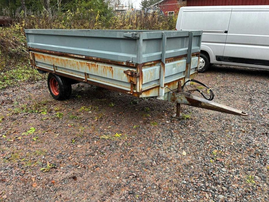 Przyczepa rolnicza wywrotka jednoosiowa