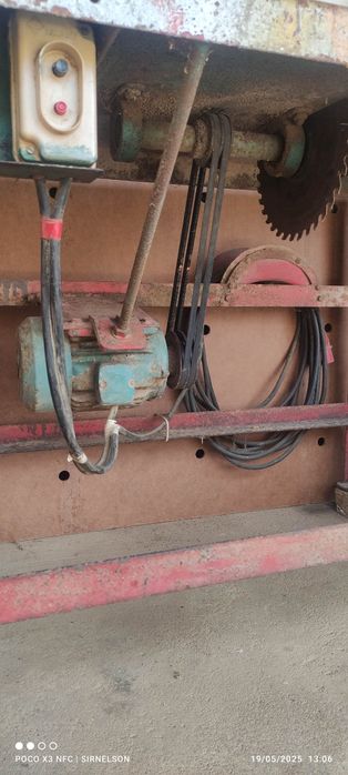 Maquina de corte Madeira