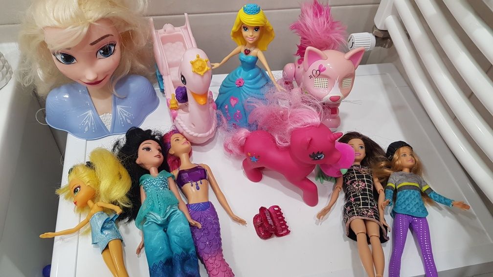 Іграшки для дівчаток барбі русалка коник котик