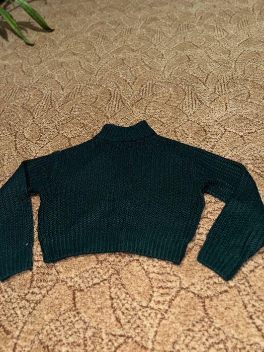 Светр укорочений