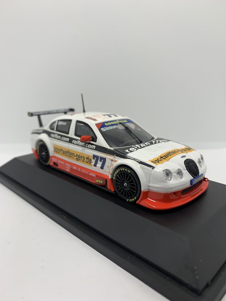 Jaguar Racing V8 Star da Schuco escala 1/43