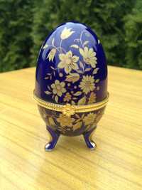 Jajko, szkatułka na biżuterię w stylu Faberge.