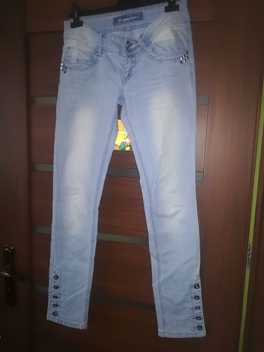 Spodnie jeansowe z dzetami