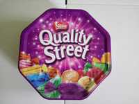 Puszka po cukierkach Qality Street Nestle