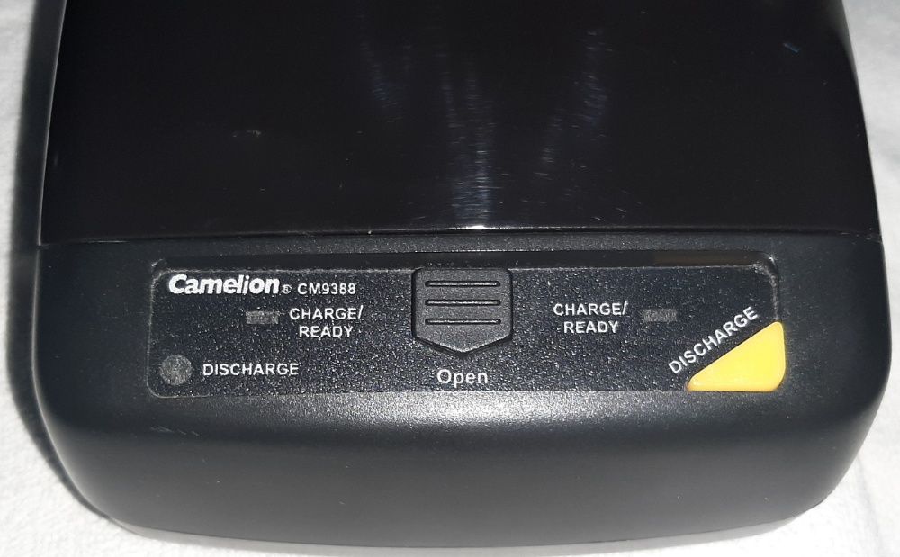 Carregador de Pilhas Camelion CM-9388