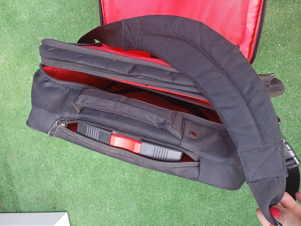 Duża czarna walizka na 2 kółkach, na ramię Magma Bags