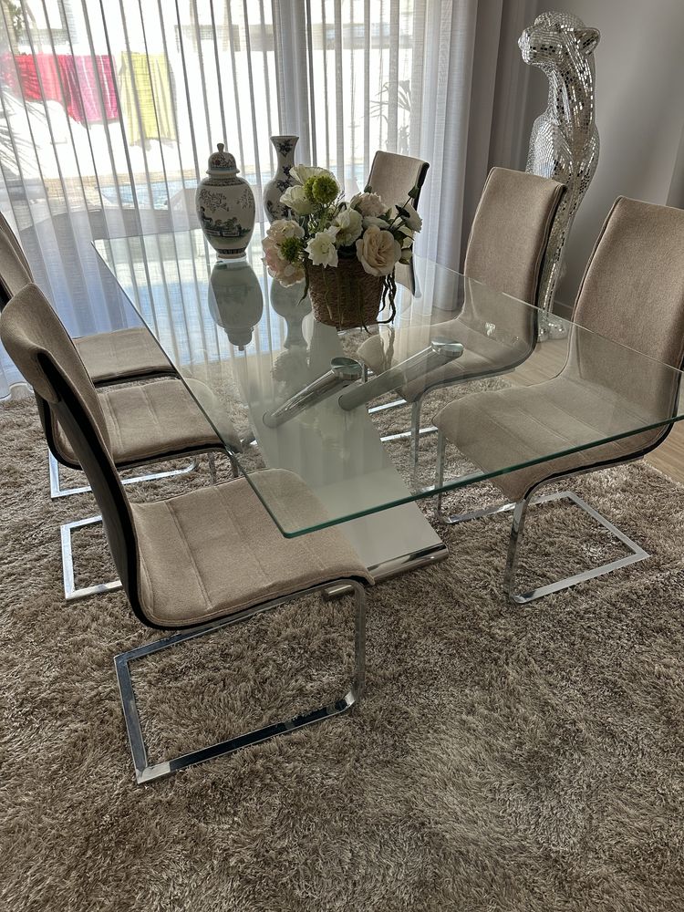 Mesa com cadeiras