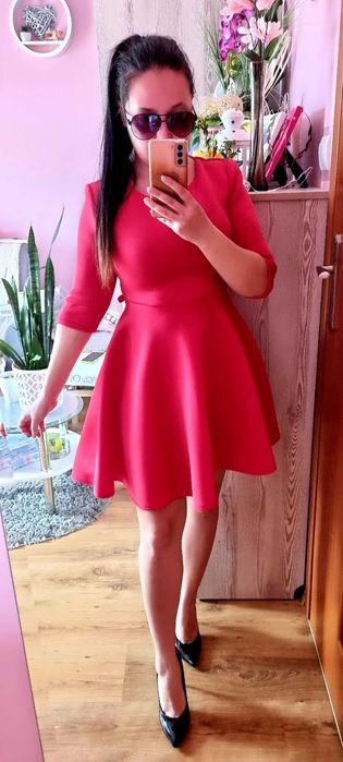 Sukienka rozkloszowana Czerwona z Pianki neoprenowej z koła M