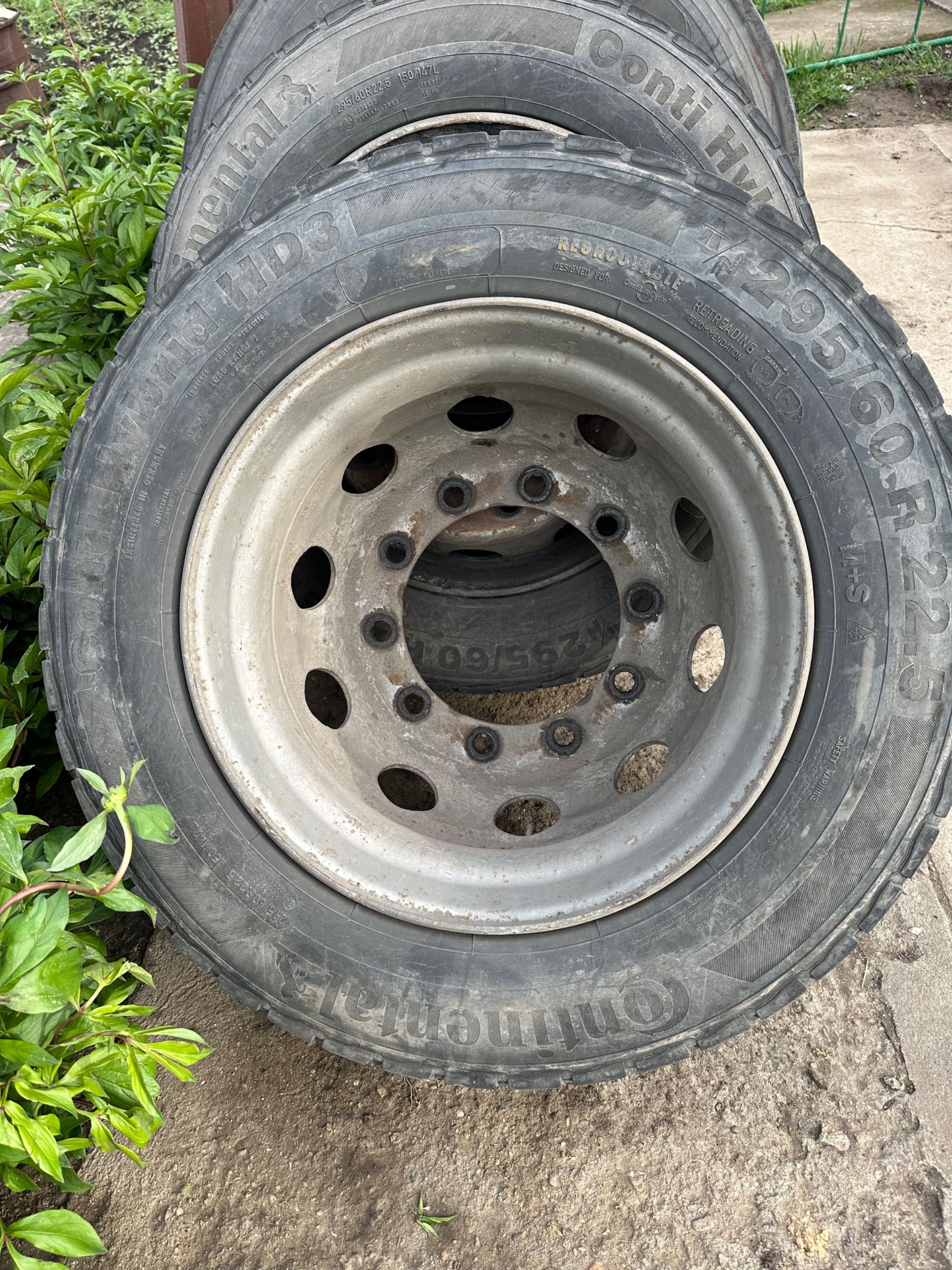 Резина 295/60 R22.5 CONTINENTAL