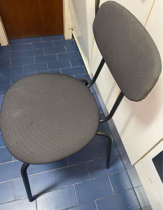 2 cadeiras em tecido e ferro