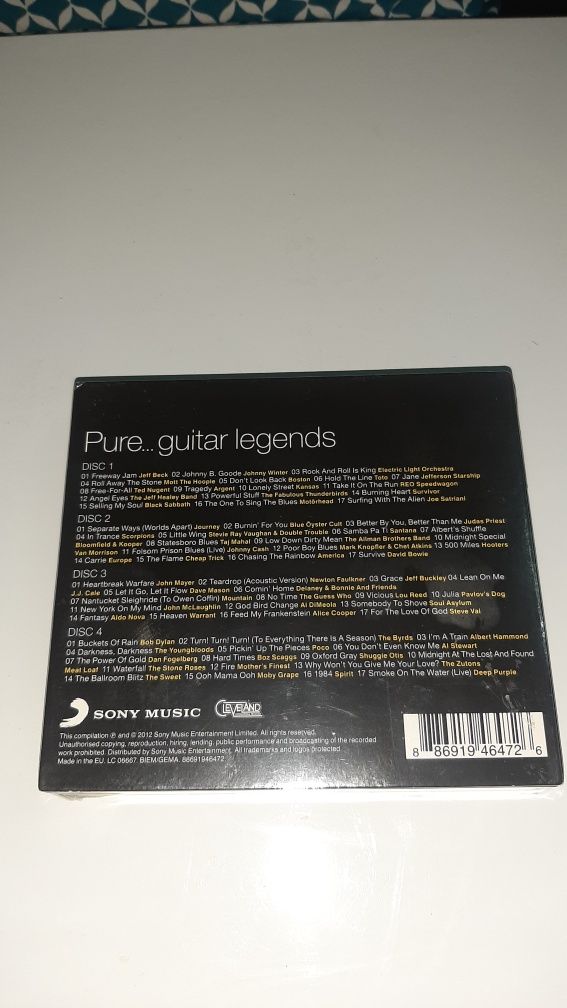 4 cd's- NOVO-compilacão de música Rock/ Hard Rock, com alguns dos  me