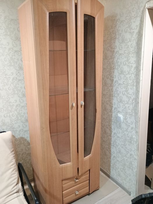 Продам сервант в гостинную ,норм состояние