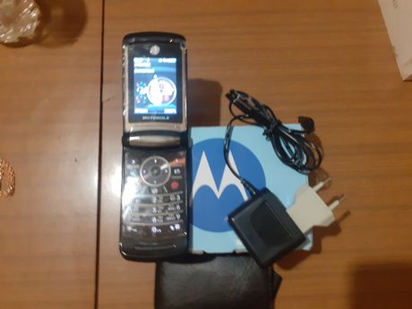 Легенда Motorola V9 в пленках в оплати комплекте